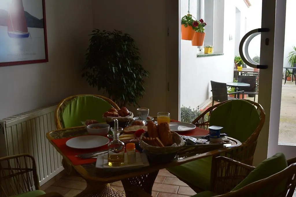 Hotel Nou Estrelles Cadaqués 2*,