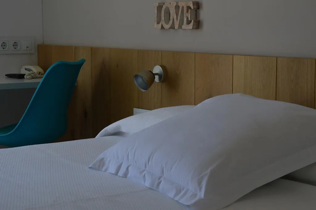 Hotel Nou Estrelles Cadaqués 2*,