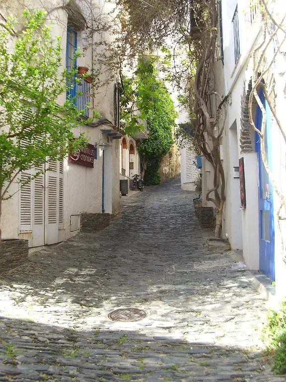 **  Hotel Nou Estrelles Cadaqués España